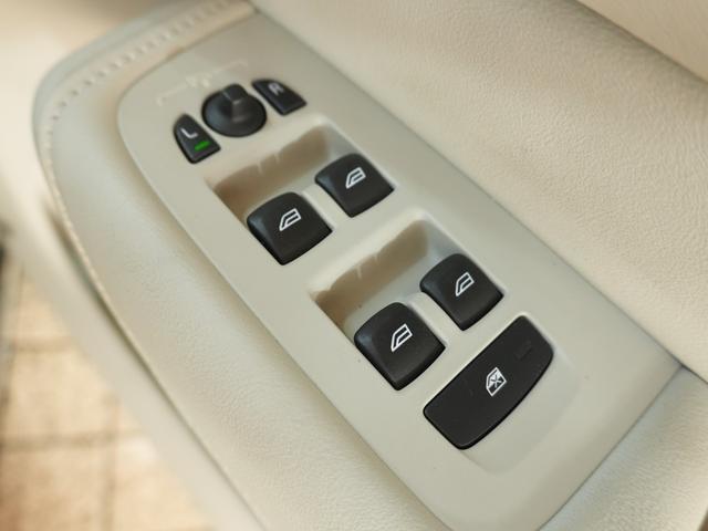XC60 D4 AWD インスクリプション ワンオーナー 白革シート ヘッドアップディスプレー パークアシスト 純HDDナビ フルセグTV 純19AW エアシート シートヒーター 衝突軽減 LKA BSM AHB レーダーC ドラレコ スマキ(16枚目)