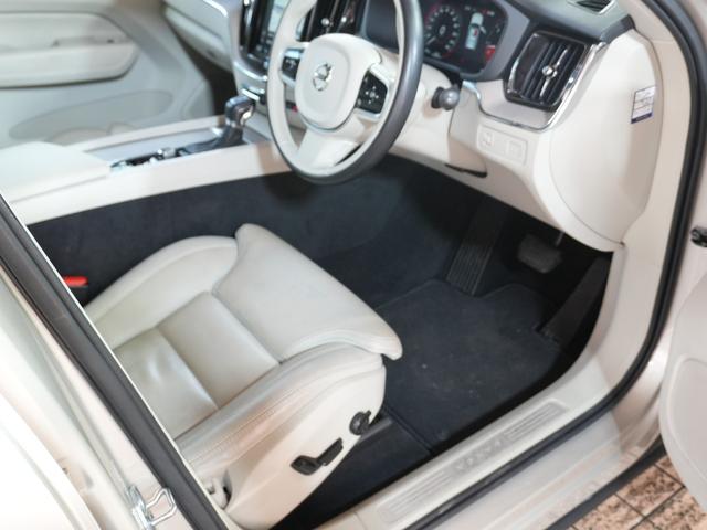 XC60 D4 AWD インスクリプション ワンオーナー 白革シート ヘッドアップディスプレー パークアシスト 純HDDナビ フルセグTV 純19AW エアシート シートヒーター 衝突軽減 LKA BSM AHB レーダーC ドラレコ スマキ(40枚目)
