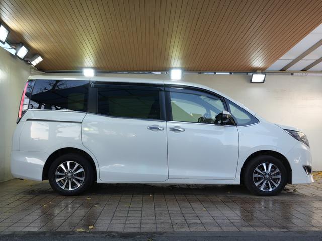 エスクァイア Gi サンルーフ 純正ナビ フルセグTV 前後コーナーセンサ プリクラ レーンキープアシスト 前席シートヒーター バックカメラ 純正マッド ステアスイッチ ETC2.0 Bluetooth ディーラー整備車(8枚目)