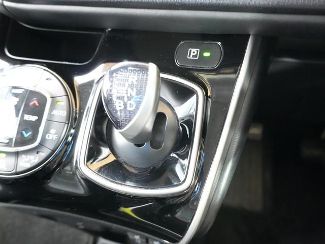 エスクァイア ハイブリッドGi 純正ナビ フルセグテレビ バックカメラ 両側パワースライドドア ユーザー買取 アルパインFDモニター 黒革シート シートヒーター 純正フロアマット 純正ドアバイザー LEDヘッドライト ETC DVD(28枚目)