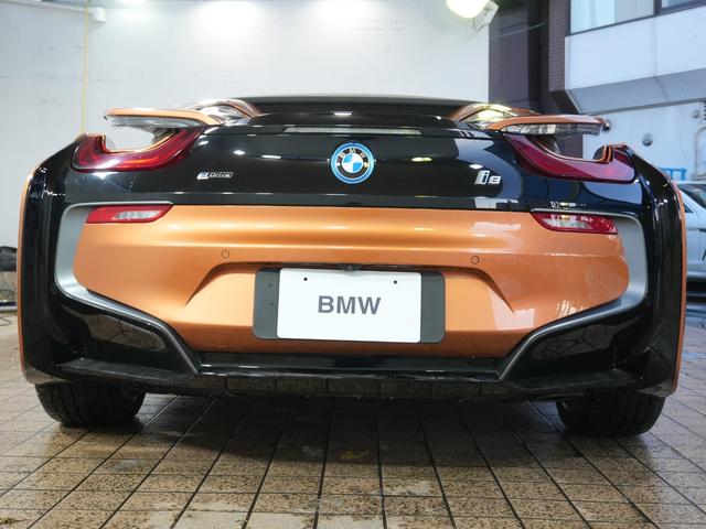 i8 ロードスター BMWレーザーライト インテリアACCARO ドライカーボンインテリア OP20インチAW ハーマンガードン 左H 1オーナー ブラックグロスフロントキャリパー ナビ Bカメラ パドルシフト ETC(10枚目)
