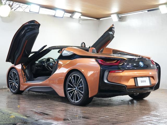 i8 ロードスター BMWレーザーライト インテリアACCARO ドライカーボンインテリア OP20インチAW ハーマンガードン 左H 1オーナー ブラックグロスフロントキャリパー ナビ Bカメラ パドルシフト ETC(19枚目)
