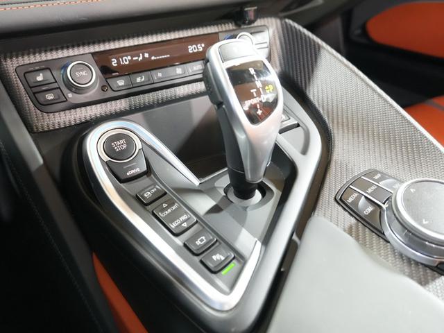 i8 ロードスター BMWレーザーライト インテリアACCARO ドライカーボンインテリア OP20インチAW ハーマンガードン 左H 1オーナー ブラックグロスフロントキャリパー ナビ Bカメラ パドルシフト ETC(37枚目)