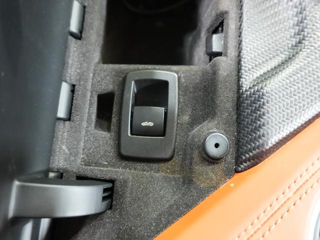 i8 ロードスター BMWレーザーライト インテリアACCARO ドライカーボンインテリア OP20インチAW ハーマンガードン 左H 1オーナー ブラックグロスフロントキャリパー ナビ Bカメラ パドルシフト ETC(40枚目)