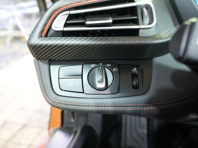i8 ロードスター BMWレーザーライト インテリアACCARO ドライカーボンインテリア OP20インチAW ハーマンガードン 左H 1オーナー ブラックグロスフロントキャリパー ナビ Bカメラ パドルシフト ETC(41枚目)