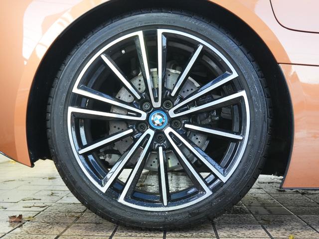 i8 ロードスター BMWレーザーライト インテリアACCARO ドライカーボンインテリア OP20インチAW ハーマンガードン 左H 1オーナー ブラックグロスフロントキャリパー ナビ Bカメラ パドルシフト ETC(61枚目)