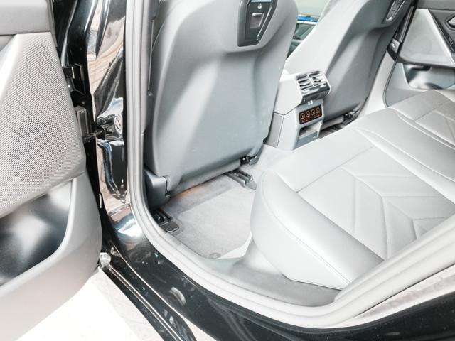 ５シリーズ ５２３ｄ　ｘＤｒｉｖｅツーリング　エクスクルーシブ　純正ナビ　全方位カメラ　黒革シート　ヘッドアップディスプレイ　ワイヤレス充電　フルセグＴＶ　革巻きステアリング　パドルシフト　パワーバックドア　ラバーフィットサポート　クルコン　ＬＫＡ　ＢＳＭ　ＥＴＣ（44枚目）