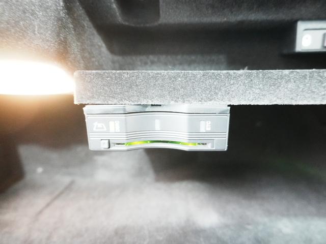 Ｃクラス Ｃ２２０ｄアバンギャルド　ＡＭＧライン　純正ナビ　フルセグテレビ　黒革シート　パワーシート　シートヒーター　バックカメラ　アンビエントライト　ブラインドスポットアシスト　アテンションアシスト　パドルシフト　純正フロアマット　ステアスイッチ（38枚目）