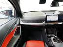 M35i xDrive ディスプレイオーディオ 赤黒革シート パワーシート ハーマンカードン HUD 全方位カメラ ワイヤレス充電 純正前後ドラレコ シートヒーター ステアリングヒーター パワーバックドア アンビエントライト(31枚目)