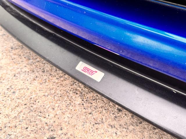 インプレッサ ＷＲＸ　ＳＴｉ　Ｅ型　フジツボマフラー　ＸＹＺ車高調　ＳＴＩフロントスポイラー　ＳＴＩタワーバー　ＳＴＩブースト計　純正ブレンボキャリパー　純正１７ＡＷ　ケンウッドナビ　前後ドラレコ　ＥＴＣ　タイミングベルト交換済（13枚目）