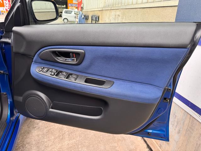 インプレッサ ＷＲＸ　ＳＴｉ　Ｅ型　フジツボマフラー　ＸＹＺ車高調　ＳＴＩフロントスポイラー　ＳＴＩタワーバー　ＳＴＩブースト計　純正ブレンボキャリパー　純正１７ＡＷ　ケンウッドナビ　前後ドラレコ　ＥＴＣ　タイミングベルト交換済（35枚目）