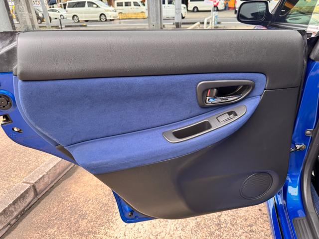 インプレッサ ＷＲＸ　ＳＴｉ　Ｅ型　フジツボマフラー　ＸＹＺ車高調　ＳＴＩフロントスポイラー　ＳＴＩタワーバー　ＳＴＩブースト計　純正ブレンボキャリパー　純正１７ＡＷ　ケンウッドナビ　前後ドラレコ　ＥＴＣ　タイミングベルト交換済（38枚目）