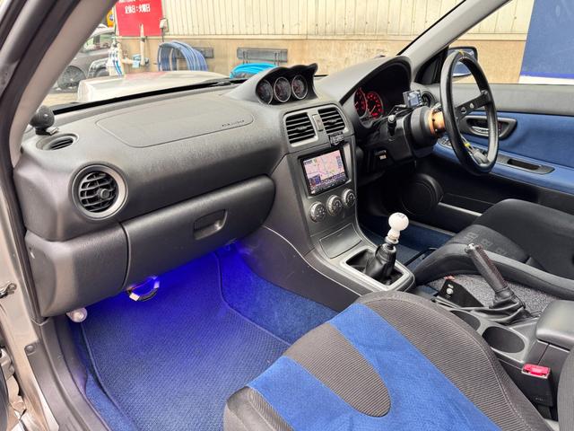 インプレッサ ＷＲＸ　ＳＴｉ　Ｅ型　ＨＫＳ車高調　マフラー　ＥＶＣ６－ＩＲ　アドバンＲＳ－ＤＦ１８ＡＷ　ＯＲＣクラッチ　ＢＬＩＴＺラジエター　エアクリ　ＢＲＩＤＥフルバケ　ＳＴＩメーター　Ｄｅｆｉ水温計　モモステ　タイベル交換済（46枚目）