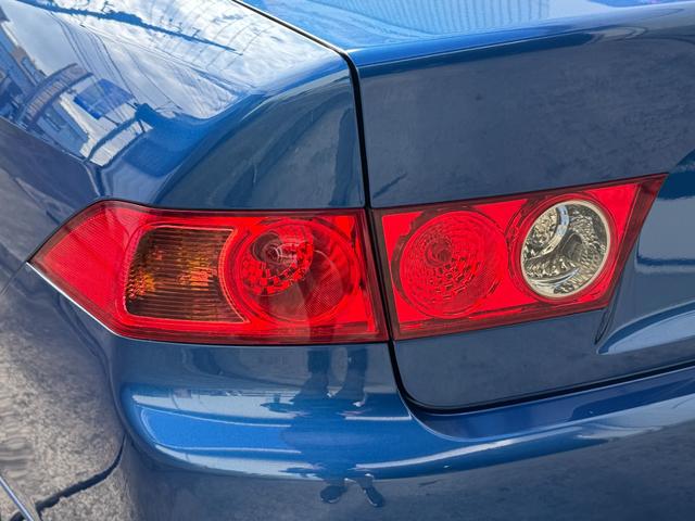 アコード ユーロＲ　後期　ワンオーナー　フルノーマル　プレミアムサウンドシステム　純正１７インチＡＷ　純正レカロセミバケットシート　純正モモステアリング　純正ＨＤＤナビ　無限ドアバイザー　ＥＴＣ（23枚目）