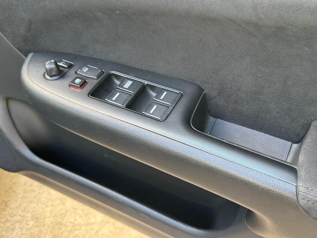 アコード ユーロＲ　後期　ワンオーナー　フルノーマル　プレミアムサウンドシステム　純正１７インチＡＷ　純正レカロセミバケットシート　純正モモステアリング　純正ＨＤＤナビ　無限ドアバイザー　ＥＴＣ（35枚目）