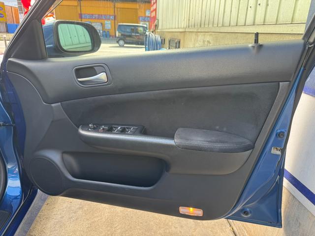 アコード ユーロＲ　後期　ワンオーナー　フルノーマル　プレミアムサウンドシステム　純正１７インチＡＷ　純正レカロセミバケットシート　純正モモステアリング　純正ＨＤＤナビ　無限ドアバイザー　ＥＴＣ（36枚目）