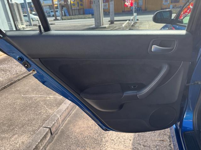 アコード ユーロＲ　後期　ワンオーナー　フルノーマル　プレミアムサウンドシステム　純正１７インチＡＷ　純正レカロセミバケットシート　純正モモステアリング　純正ＨＤＤナビ　無限ドアバイザー　ＥＴＣ（39枚目）