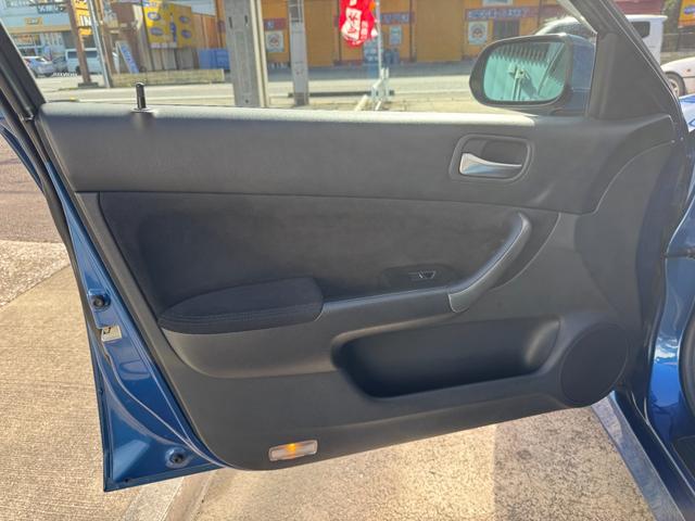 アコード ユーロＲ　後期　ワンオーナー　フルノーマル　プレミアムサウンドシステム　純正１７インチＡＷ　純正レカロセミバケットシート　純正モモステアリング　純正ＨＤＤナビ　無限ドアバイザー　ＥＴＣ（40枚目）