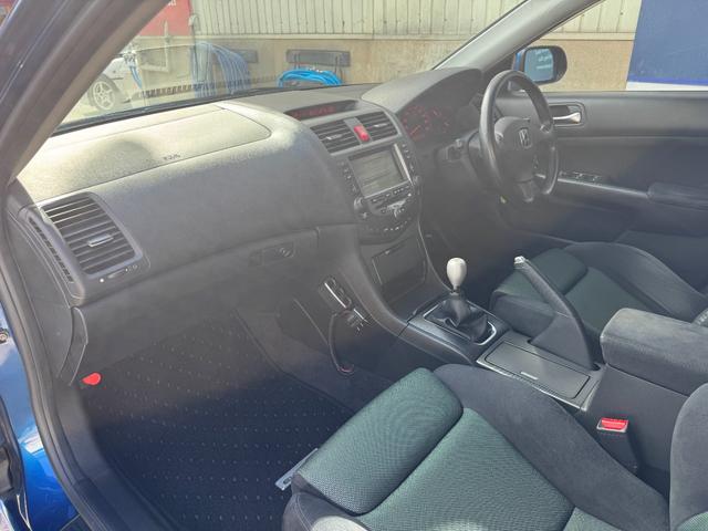 アコード ユーロＲ　後期　ワンオーナー　フルノーマル　プレミアムサウンドシステム　純正１７インチＡＷ　純正レカロセミバケットシート　純正モモステアリング　純正ＨＤＤナビ　無限ドアバイザー　ＥＴＣ（44枚目）