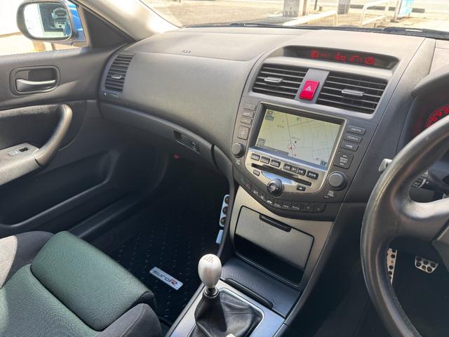 アコード ユーロＲ　後期　ワンオーナー　フルノーマル　プレミアムサウンドシステム　純正１７インチＡＷ　純正レカロセミバケットシート　純正モモステアリング　純正ＨＤＤナビ　無限ドアバイザー　ＥＴＣ（52枚目）