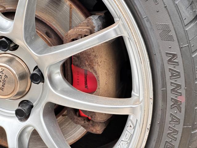 S2000 ベースグレード TEIN車高調 アドバン17AW カーボンGTウィング エンジンマウント、ミッションマウント交換済 リアデフマウント前後交換済 リアスタビリンク交換済 HKSラジエターキャップ トラストチタンマフラー(17枚目)