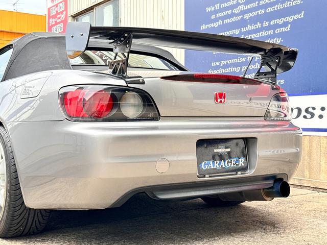 S2000 ベースグレード TEIN車高調 アドバン17AW カーボンGTウィング エンジンマウント、ミッションマウント交換済 リアデフマウント前後交換済 リアスタビリンク交換済 HKSラジエターキャップ トラストチタンマフラー(30枚目)