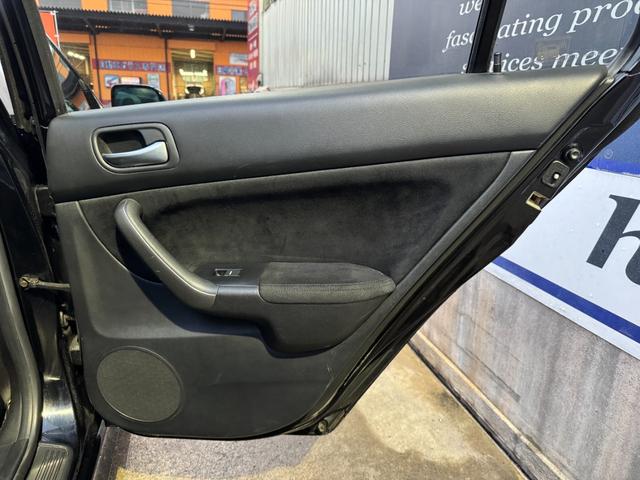 アコード ユーロＲ　後期　アドバン１７ＡＷ　ブレンボキャリパー　ＴＥＩＮ車高調　ＳＰＯＯＮマフラー　Ｊ’ｓレーシングエキマニ　無限シフター＆フロントグリル　ＳＥＥＫＥＲエンジントルクダンパー　ＲＵＮＭＡＸブレーキホース（34枚目）