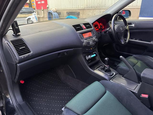 アコード ユーロＲ　後期　アドバン１７ＡＷ　ブレンボキャリパー　ＴＥＩＮ車高調　ＳＰＯＯＮマフラー　Ｊ’ｓレーシングエキマニ　無限シフター＆フロントグリル　ＳＥＥＫＥＲエンジントルクダンパー　ＲＵＮＭＡＸブレーキホース（41枚目）