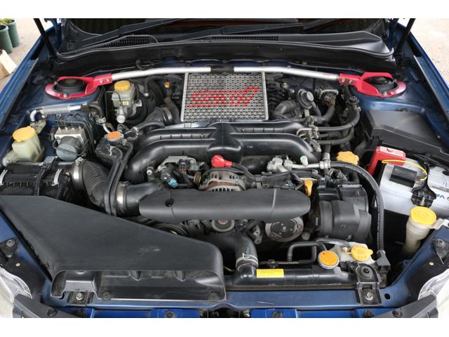 インプレッサ ２．０ＧＴ　５ＭＴ　プッシュスタート　社外ナビ　ＥＴＣ　ＳＴＩフロントリップ　ＳＴＩストラットタワーバー　ＧＲＢ用リアスポイラー　ディーラーオプションＤシェイプハンドル　柿本マフラー　前後ディクセルローター（17枚目）