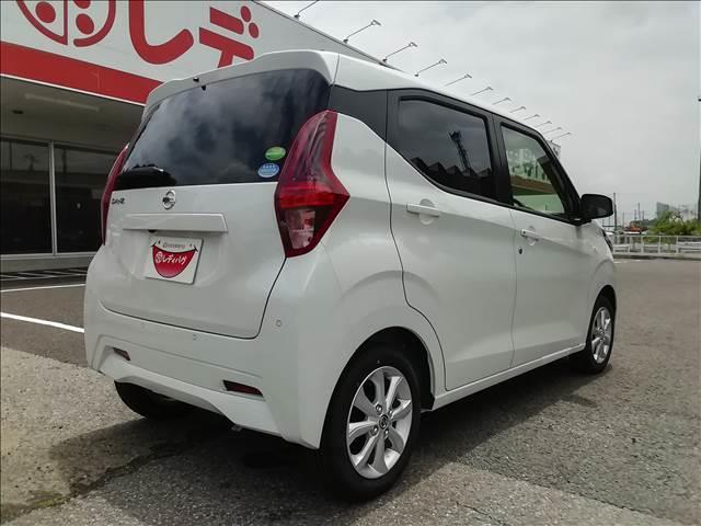 X 届出済未使用車 衝突軽減ブレーキシステム 踏み間違い衝突防止アシスト 車線逸脱防止システム 横滑り防止装置 禁煙車 オートエアコン スマートキー パワーウインドウ 修復歴無 純正アルミホイール(2枚目)