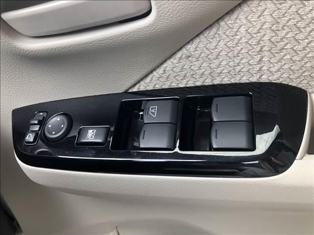 X 届出済未使用車 衝突軽減ブレーキシステム 踏み間違い衝突防止アシスト 車線逸脱防止システム 横滑り防止装置 禁煙車 オートエアコン スマートキー パワーウインドウ 修復歴無 純正アルミホイール(12枚目)