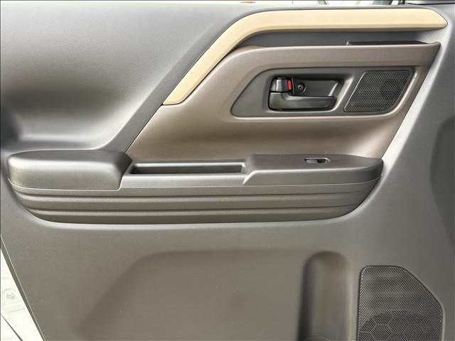 スペーシア ハイブリッドG 届出済未使用車 スズキセーフティサポート 横滑り防止装置 両側スライドドア オートエアコン オートライト プッシュスタート スマートキー パワーウインドウ アイドリングストップ 禁煙車 修復歴無(17枚目)