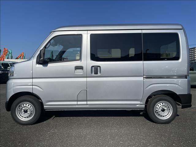 ハイゼットカーゴ ＤＸ　届出済未使用車　衝突軽減ブレーキ　横滑り防止装置　アイドリングストップ　バン　両側スライドドア　マニュアルエアコン　パワーステアリング　禁煙車　修復歴無（7枚目）