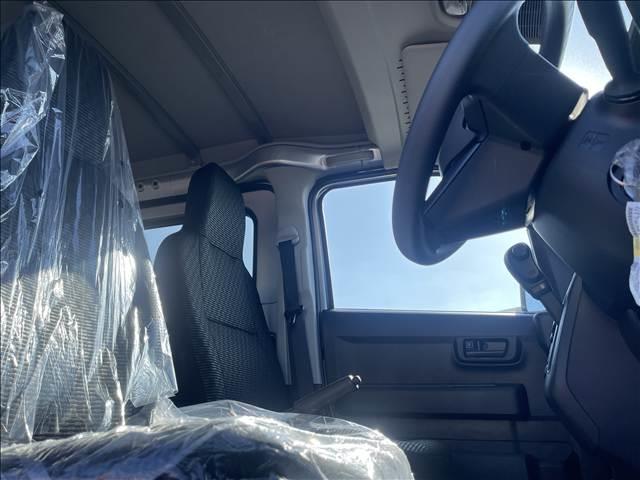 ハイゼットカーゴ ＤＸ　届出済未使用車　衝突軽減ブレーキ　横滑り防止装置　アイドリングストップ　バン　両側スライドドア　マニュアルエアコン　パワーステアリング　禁煙車　修復歴無（15枚目）