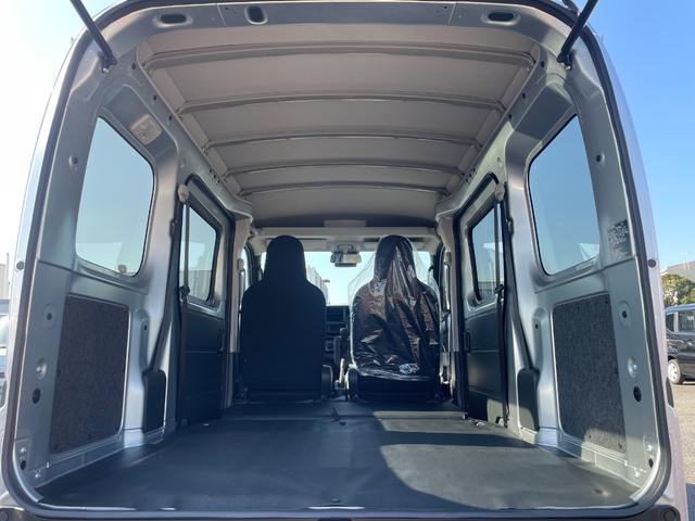 ハイゼットカーゴ ＤＸ　届出済未使用車　衝突軽減ブレーキ　横滑り防止装置　アイドリングストップ　バン　両側スライドドア　マニュアルエアコン　パワーステアリング　禁煙車　修復歴無（22枚目）