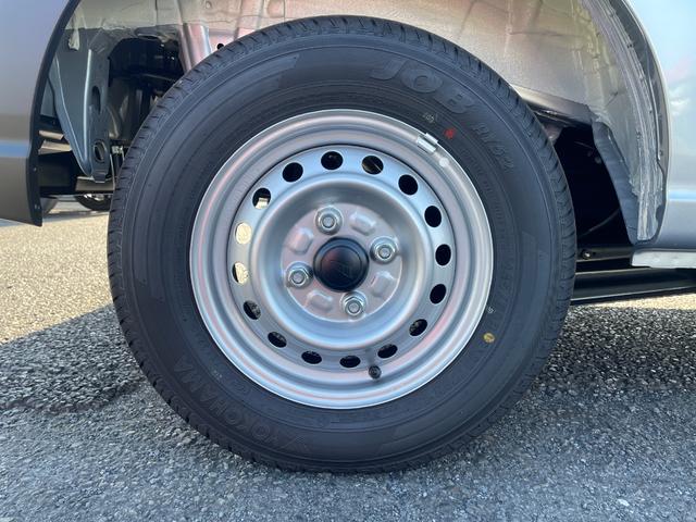 ハイゼットカーゴ ＤＸ　届出済未使用車　衝突軽減ブレーキ　横滑り防止装置　アイドリングストップ　バン　両側スライドドア　マニュアルエアコン　パワーステアリング　禁煙車　修復歴無（28枚目）