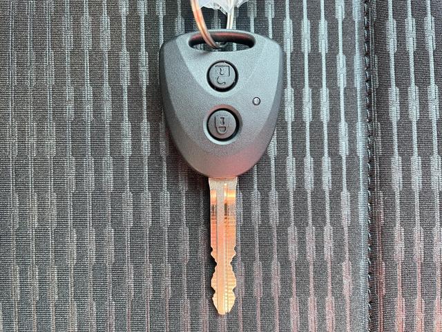 ハイゼットカーゴ ＤＸ　届出済未使用車　衝突軽減ブレーキ　横滑り防止装置　アイドリングストップ　バン　両側スライドドア　マニュアルエアコン　パワーステアリング　禁煙車　修復歴無（30枚目）