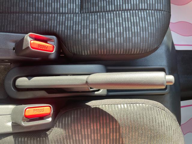 ハイゼットカーゴ ＤＸ　届出済未使用車　衝突軽減ブレーキ　横滑り防止装置　アイドリングストップ　バン　両側スライドドア　マニュアルエアコン　パワーステアリング　禁煙車　修復歴無（32枚目）