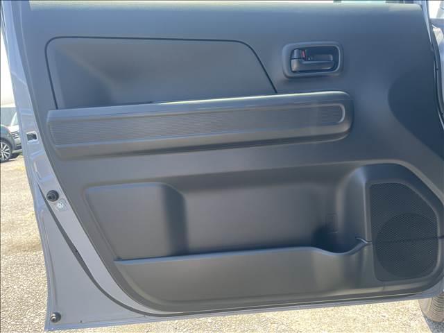 ワゴンＲ ＦＸ　届出済未使用車　ＣＤプレーヤー付き　衝突軽減ブレーキ　横滑り防止装置　ヘッドランプハロゲン　スマートキー　禁煙車　オートエアコン　セキュリティアラーム　パワーウインドウ　修復歴無（17枚目）
