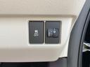 ベースグレード 届出済未使用車 衝突軽減ブレーキ 両側スライドドア LEDヘッドライト スマートキー プッシュスタート オートエアコン アイドリングストップ 禁煙車 パワーステアリング パワーウインドウ 修復歴無(33枚目)