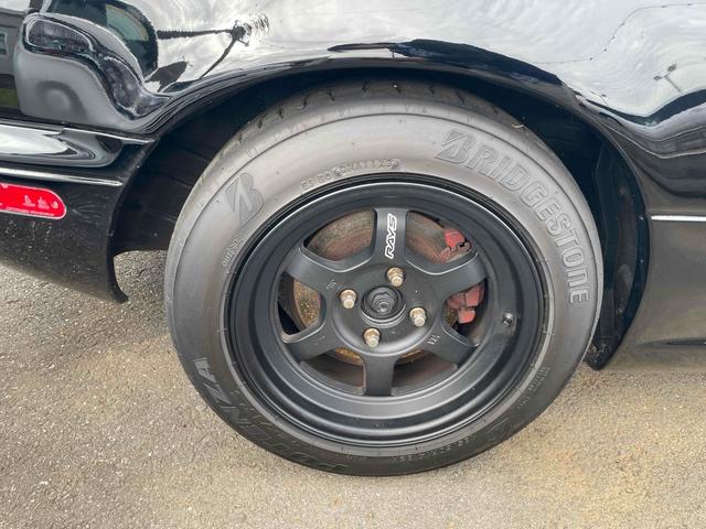 ユーノスロードスター ノーマルベース　オープンカー　ＭＴ　ハードトップ　ＲＡＹＳアルミホイール　ＢＲＩＤＥフルバケットシート　ｓｐａｒｃｏステアリング　ＣＤ　エアコン　パワーウィンドウ　リトラクタブルヘッドライト　ブラック全塗装（7枚目）