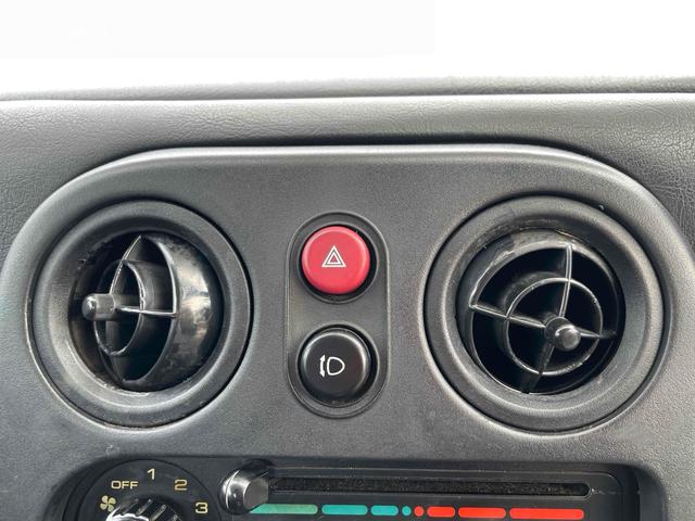 ユーノスロードスター ノーマルベース　オープンカー　ＭＴ　ハードトップ　ＲＡＹＳアルミホイール　ＢＲＩＤＥフルバケットシート　ｓｐａｒｃｏステアリング　ＣＤ　エアコン　パワーウィンドウ　リトラクタブルヘッドライト　ブラック全塗装（8枚目）