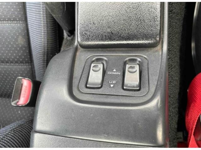 ユーノスロードスター ノーマルベース　オープンカー　ＭＴ　ハードトップ　ＲＡＹＳアルミホイール　ＢＲＩＤＥフルバケットシート　ｓｐａｒｃｏステアリング　ＣＤ　エアコン　パワーウィンドウ　リトラクタブルヘッドライト　ブラック全塗装（14枚目）