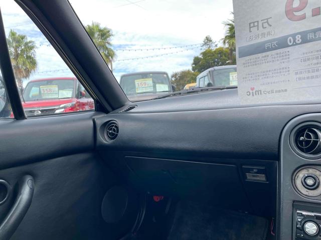 ユーノスロードスター ノーマルベース　オープンカー　ＭＴ　ハードトップ　ＲＡＹＳアルミホイール　ＢＲＩＤＥフルバケットシート　ｓｐａｒｃｏステアリング　ＣＤ　エアコン　パワーウィンドウ　リトラクタブルヘッドライト　ブラック全塗装（20枚目）