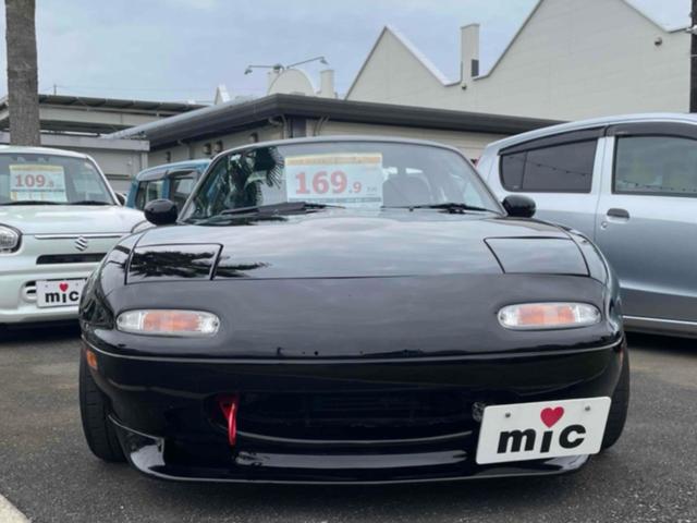 ユーノスロードスター ノーマルベース　オープンカー　ＭＴ　ハードトップ　ＲＡＹＳアルミホイール　ＢＲＩＤＥフルバケットシート　ｓｐａｒｃｏステアリング　ＣＤ　エアコン　パワーウィンドウ　リトラクタブルヘッドライト　ブラック全塗装（29枚目）