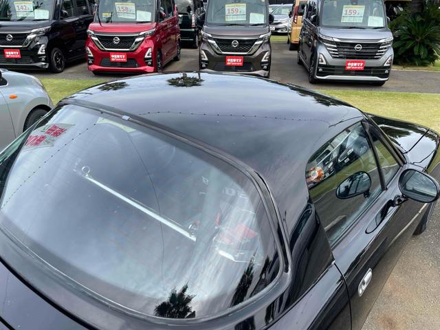 ユーノスロードスター ノーマルベース　オープンカー　ＭＴ　ハードトップ　ＲＡＹＳアルミホイール　ＢＲＩＤＥフルバケットシート　ｓｐａｒｃｏステアリング　ＣＤ　エアコン　パワーウィンドウ　リトラクタブルヘッドライト　ブラック全塗装（35枚目）