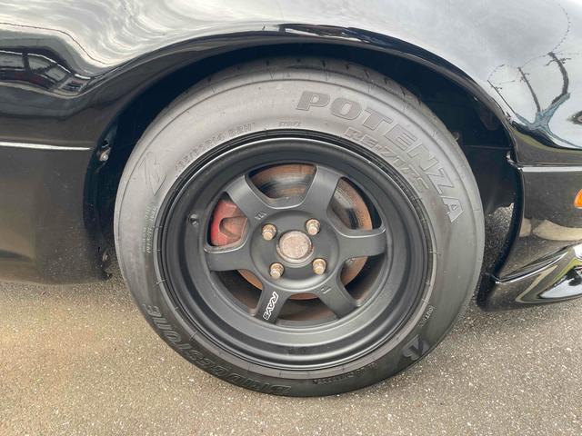 ユーノスロードスター ノーマルベース　オープンカー　ＭＴ　ハードトップ　ＲＡＹＳアルミホイール　ＢＲＩＤＥフルバケットシート　ｓｐａｒｃｏステアリング　ＣＤ　エアコン　パワーウィンドウ　リトラクタブルヘッドライト　ブラック全塗装（37枚目）