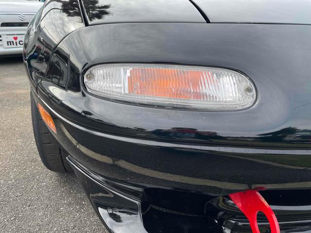 ユーノスロードスター ノーマルベース　オープンカー　ＭＴ　ハードトップ　ＲＡＹＳアルミホイール　ＢＲＩＤＥフルバケットシート　ｓｐａｒｃｏステアリング　ＣＤ　エアコン　パワーウィンドウ　リトラクタブルヘッドライト　ブラック全塗装（38枚目）