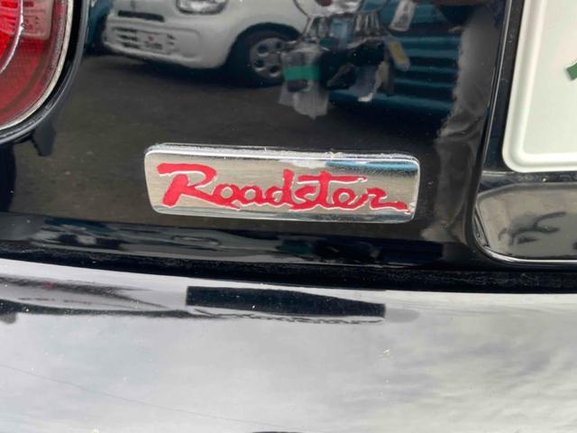 ユーノスロードスター ノーマルベース　オープンカー　ＭＴ　ハードトップ　ＲＡＹＳアルミホイール　ＢＲＩＤＥフルバケットシート　ｓｐａｒｃｏステアリング　ＣＤ　エアコン　パワーウィンドウ　リトラクタブルヘッドライト　ブラック全塗装（40枚目）