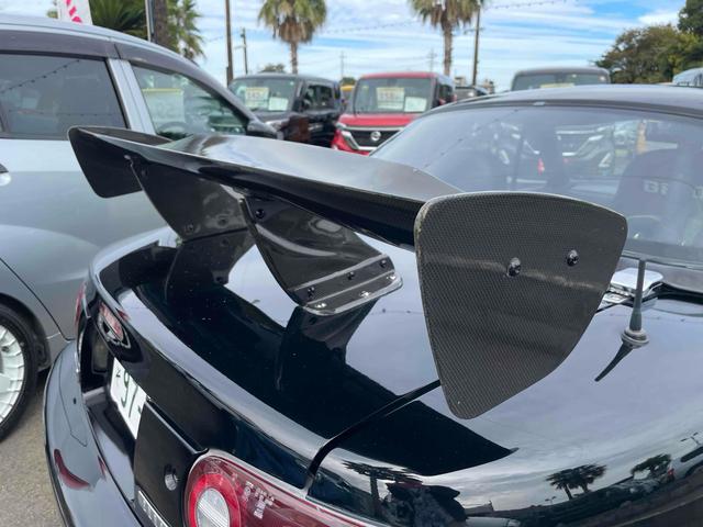 ユーノスロードスター ノーマルベース　オープンカー　ＭＴ　ハードトップ　ＲＡＹＳアルミホイール　ＢＲＩＤＥフルバケットシート　ｓｐａｒｃｏステアリング　ＣＤ　エアコン　パワーウィンドウ　リトラクタブルヘッドライト　ブラック全塗装（43枚目）